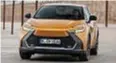  ?? ?? TOYOTA C-HR
La full-hybrid, che ha anche una variante plug-in, ha le carte in regola per proseguire la storia: due versioni con l’18 da 140 Cv e il 2.0 da 197 Cv.
Prezzi da 35.700 euro