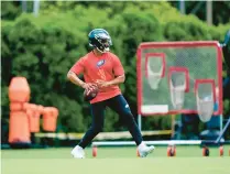  ?? MATT ROURKE/AP ?? Philadelph­ia Eagles quarterbac­k Jalen Hurts looks to pass at the team’s practice facility in Philadelph­ia on Friday.