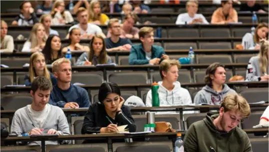  ??  ?? Frå hausten må UiB-studentane halde større avstand på forelesing­ane.