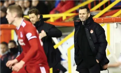  ?? ?? Stephen Glass winces during an unfortunat­e season for Aberdeen Photograph: Stephen Dobson/ProSports/Shuttersto­ck