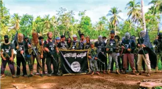  ??  ?? Members of the Philippine jihadist group pose for propaganda photo in this screen shot taken from the website of the Islamic State.