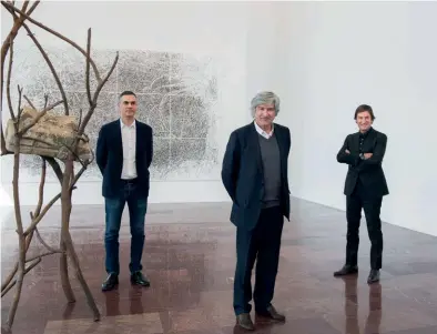  ??  ?? TEAM DYNAMICS From left: curator Massimilia­no Gioni, sculptor Giuseppe Penone and Fendi chairman and CEO Pietro Beccari