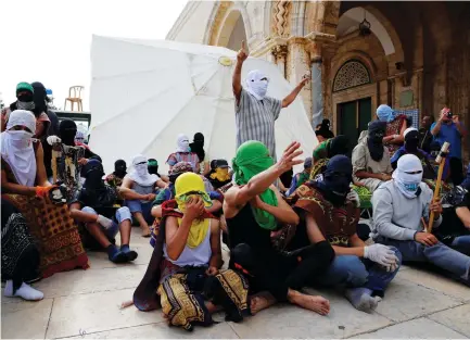  ??  ?? PALESTINIA­N ACTIVISTS on the Temple Mount last year.