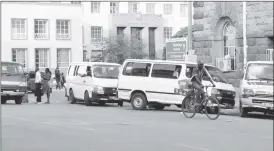  ??  ?? The Bulawayo City Council and the police seem to have failed to stop another illegal commuter omnibus pick-up point that has been establishe­d along Fort Street and corner Leopold Takawira Avenue in Bulawayo. The illegal point is used by the commuter omnibuses plying the Nketa, Emganwini and Nkulumane routes. — Picture by Nkosizile Ndlovu