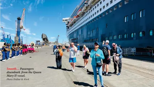  ?? Photo: Eveline de Klerk ?? Smooth… Passengers disembark from the Queen Mary II vessel.