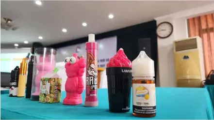  ?? Photo courtesy of the Ministry of Health. ?? New-generation cigarettes designed to resemble toys or cosmetics are displayed at a seminar on the harms of new tobacco products held on March 22 in Hà Nội.