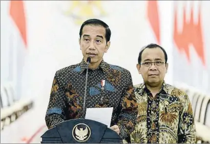  ?? HANDOUT / AFP ?? El presidente de Indonesia, Joko Widodo, anunciando ayer que pospone el polémico nuevo Código Penal