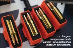  ?? ?? Le chargeur orange imperdable contient cinq cartouches magnum ou standard.