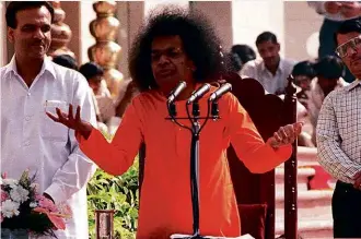  ??  ?? ABOVE: Indian guru Sathya Sai Baba inaugurate­s the Sai Internatio­nal Centre in March 1999. Dr Haraldsson’s meetings with him led to the 1987 book Miracles Are My Visiting Cards (above).