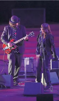  ?? MATT WINKELMEYE­R GETTY IMAGES FOR FILM INDEPENDEN­T ?? Fernando Perdomo and Cat Power perform onstage during the opening night premiere of “Echo in the Canyon”.