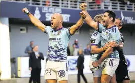  ?? Photo Midi Olympique - Patrick Derewiany ?? Après une fin de match haletante, Mathieu Acebes et Jeronimo de la Fuente ont pu exulter avec le public catalan.