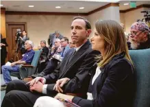  ?? Eric Gay / Associated Press ?? El secretario de Estado de Texas, David Whitley, junto a su esposa en la audiencia de su confirmaci­ón el jueves 7 de febrero de 2019, en Austin.