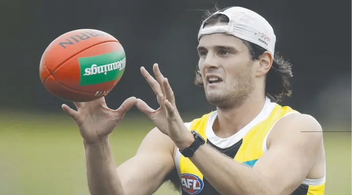  ?? Picture: Daniel Pockett/Getty Images ?? St Kilda’s Hunter Clark has expert vision in traffic and, likely to spend more time in the midfield, he is set to be a jet in the AFL this year.