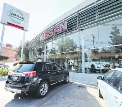  ?? ROBERTO HERNÁNDEZ ?? Agencia automotriz de modelos nuevos de Nissan en la capital del país