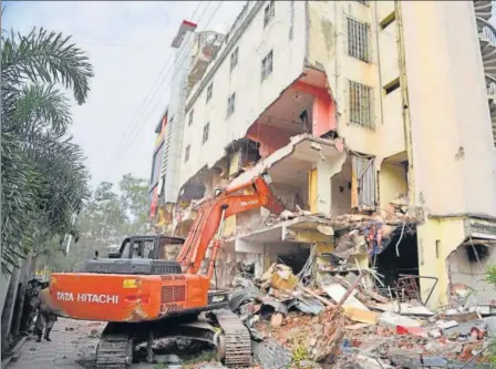  ?? PTI FILE ?? Officials of the Indore Municipal Corporatio­n demolish a building linked to absconding businessma­n Jitendra Soni in Indore on December 5, 2019.