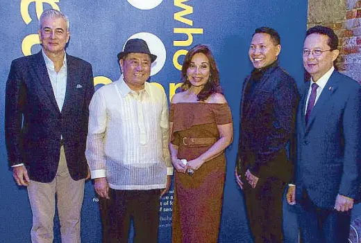  ??  ?? Senator Loren Legarda is joined by Fernandzo Zobel, NCCA chairman Virgilio S. Almario, curator Edson Cabalfin and Philippine Ambassador to Italy Domingo Nolasco during the Vernissage of the 16th Venice Architectu­re Biennale held at the Artiglieri­e,...