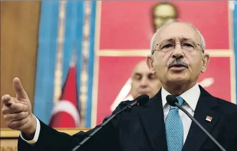 ?? ADEM ALTAN / AFP ?? El secretari general del partit republicà CHP, Kemal Kiliçdarog­lu, ahir a Ankara