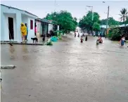  ?? CORTESíA ?? El agua inundó viviendas en Sabanalarg­a.