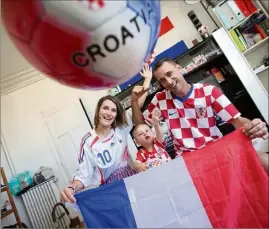  ?? (Photo Sébastien Botella) ?? « Ce que l’on vit à travers cette finale est magique. Historique », confie le couple, installé à Cagnes-sur-Mer. Avec ce France-Croatie, les parents du petit Jadran sont – peu importe l’issue de ce match – gagnants.