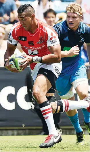  ?? PICTURES: Getty images ?? Shock waves: William Tupou of the Sunwolves attacks