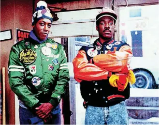 ?? [PHOTO PROVIDED BY PARAMOUNT PICTURES] ?? Arsenio Hall and Eddie Murphy star in “Coming to America.”