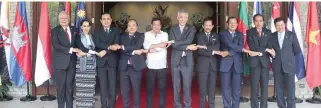  ?? THE PHILIPPINE STAR_ KRIZJOHN ROSALES ?? GATHERED TOGETHER (L-R): MALAYSIAN Prime Minister Dato Sri Mohd Najib bin Tun Abdul Razak, Myanmar State Counsellor Aung San Suu Kyi, Thailand Prime Minister Prayuth Chan-o-cha, Vietnamese Prime Minister Nguyen Xuan Phuc, Philippine President Rodrigo...