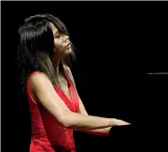  ??  ?? Ospiti In senso orario: Yuja Wang, pianista cinese che aprirà la stagione. Accanto, Myung-Whun Chung. Sotto, Stefano Bollani e lo spettacolo di Emanuel Gat Dance