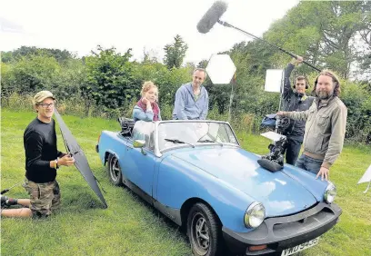  ?? JAKE DARLING
AN144020 ?? Director Craig Griffiths, left, with actors Phoebe McIntosh and Paul Mundell, and crew Andy Walker and Oli Widdaker filming The Long Road at the Rural Life Centre, Farnham.