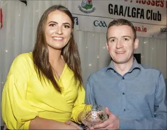  ??  ?? Barry O’Sullivan, Drumcliffe/Rosses Point girls minor manager, presents the Young Player of the Year award to Sinéad Regan.