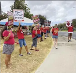  ?? The Maui News DAKOTA GROSSMAN photo ?? Behavioral health care workers and union representa­tives picket outside the Kaiser Permanente Maui Lani Medical Office on Aug. 31 during the first week of the statewide strike. Picket lines rotated between Oahu, Maui and Hawaii island throughout the nearly sixmonth strike.