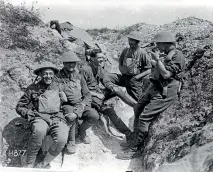  ?? PHOTO: ALEXANDER TURNBULL LIBRARY REFERENCE 1/2-013454-G ?? Five New Zealand soldiers at the French frontlines in 1918, the same year Siegfried Sassoon wrote Stand-to: Good Friday Morning.
