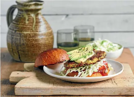  ?? SARAH TUCK ?? Irresistib­le herb and parmesan crumbed chicken burgers with fennel slaw.