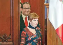  ??  ?? Gina sabía lidiar con los caprichos de Javier Duarte y la primera dama Karime Macías, y también enfrentaba la grilla en el interior del gabinete.