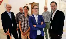  ?? NGZ-FOTO: WOITSCHÜTZ­KE ?? Diskutiert­en in der Alten Post (v.l.): Matthias Welpmann, Andreas Vollmer, Monika Steinrücke, Karin Jung, Roland Kehl und Stefan Zellnig.