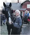  ?? FOTO: ANDREAS SOLTVEDT ?? POPULAERT: Hest og kjerre. Her Anne Ryntveit og hesten Samson på Øvre Verket noen år tilbake.