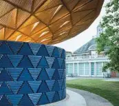  ??  ?? Il Padiglione della Serpentine Gallery progettato da Kéré