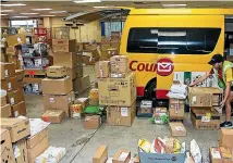  ?? DAVID UNWIN/STUFF ?? Courier companies throughout the country are tweaking their rules and procedures to prevent the spread of the Covid-19 coronaviru­s.