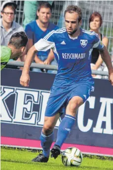  ?? FOTOS: ALEXANDER TUTSCHNER/ ROBIN HALLE/ ARMIN WEIGEL ?? Seit August 2013 trug Steffen Wohlfarth das Trikot des FV Ravensburg in der Oberliga.