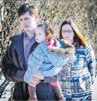  ?? AL CHAREST ?? Edouard Maurice leaves the Okotoks Provincial Court Building with his family after an appearance on charges of aggravated assault, pointing a firearm and careless use of a firearm.