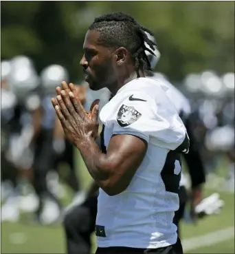  ?? ERIC RISBERG — THE ASSOCIATED PRESS FILE ?? The NFL said on Monday that Raiders receiver Antonio Brown can’t practice or play with his outdated helmet.