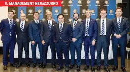  ??  ?? All’uscita dell’assemblea dei soci, ecco il management dell’Inter: da sinistra Michael Gandler, Piero Ausilio, Javier Zanetti, Michael Bolingbrok­e, Erick Thohir, Michael Williamson, Alessandro Antonello, Tom Williams, Robert Faulkner