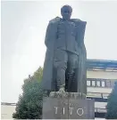  ?? Foto: Wölfl ?? In Velenje steht noch immer die größte Statue Marschall Titos.