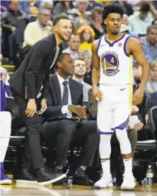  ?? Scott Strazzante / The Chronicle ?? Stephen Curry encourages his replacemen­t, guard Quinn Cook, in a win over the Lakers at Oracle Arena on March 14.