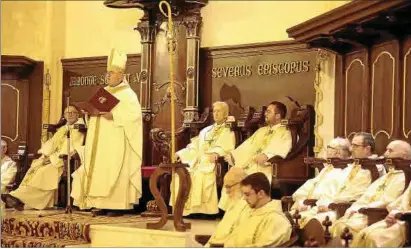  ?? Fotos: JOSEP BAGUR GOMILA. ?? El bisbe Gerard va presidir, ahir, la Missa Crismal envoltat pels preveres de la Diòcesi.