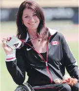  ?? INTERNATIO­NAL PARALYMPIC COMMITTEE ?? Canada's Michelle Stilwell, holding a silver medal she won at the IPC Athletics World Championsh­ips in Lyon, France, in 2013.