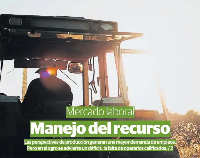  ?? (AP/ARCHIVO) ?? Capacitado­s. Un agro cada vez más tecnológic­o necesita operarios que puedan manejar las nuevas herramient­as.