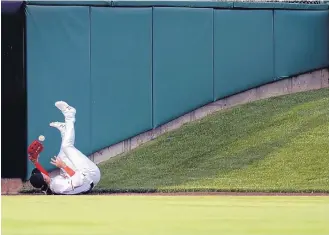  ?? ROBERTO E. ROSALES/JOURNAL ?? Albuquerqu­e center fielder Yonathan Daza hangs on for a catch during the Isotopes’ loss to Las Vegas Friday.