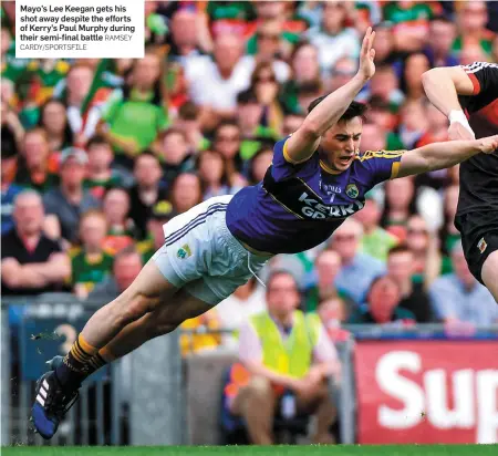  ?? CARDY/SPORTSFILE RAMSEY ?? Mayo’s Lee Keegan gets his shot away despite the efforts of Kerry’s Paul Murphy during their semi-final battle