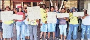  ?? SUPPORT:
Danie van der Lith ?? Lerato Park residents protested outside the Kimberley Magistrate’s Court yesterday.
Picture: