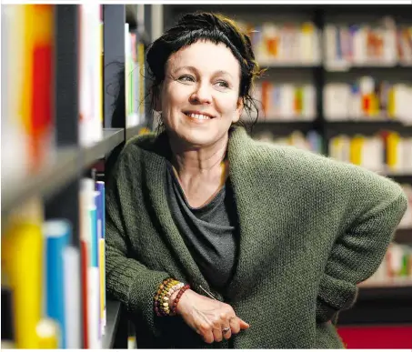  ??  ?? Olga Tokarczuk bekam den Nobelpreis für 2018. Jetzt muss der polnische Kulturmini­ster ihre Bücher auch zu Ende lesen Alex